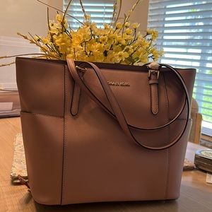 Michael Kors Jet Set travel Lrg